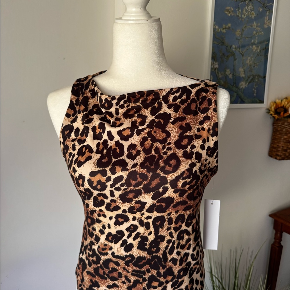 Leopard Print Sleeveless Crop Top